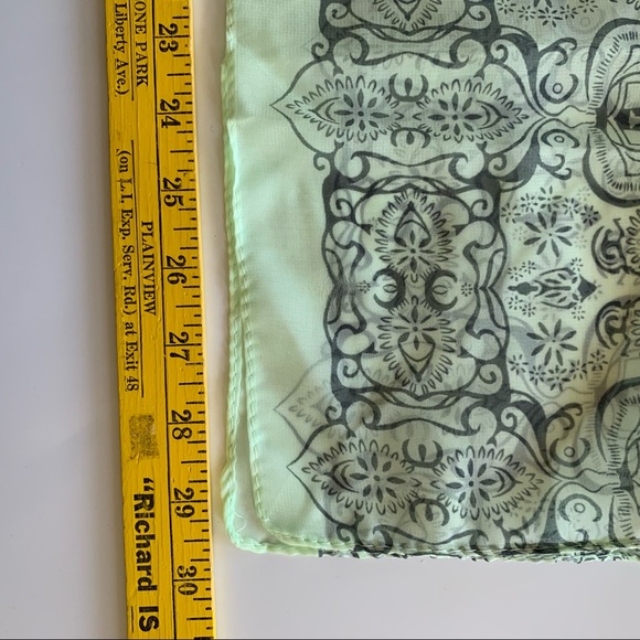 🌸New🌸 Women’s Lightweight Scarves 4 Colors Available 31”W x 59”L - Picture 13 of 13